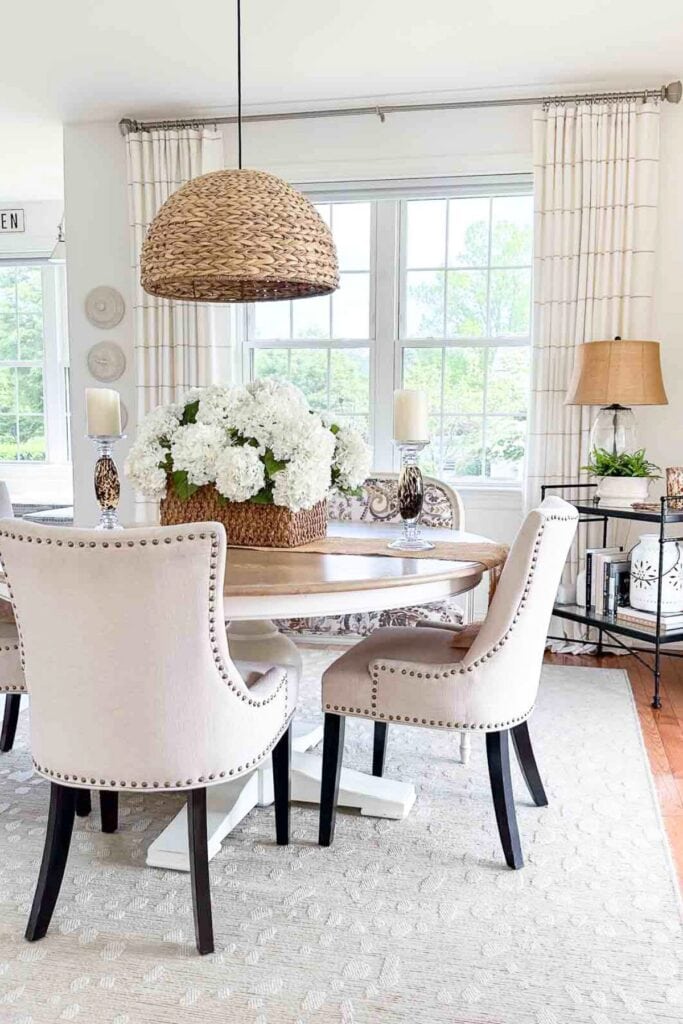 neutral rug in a dining room