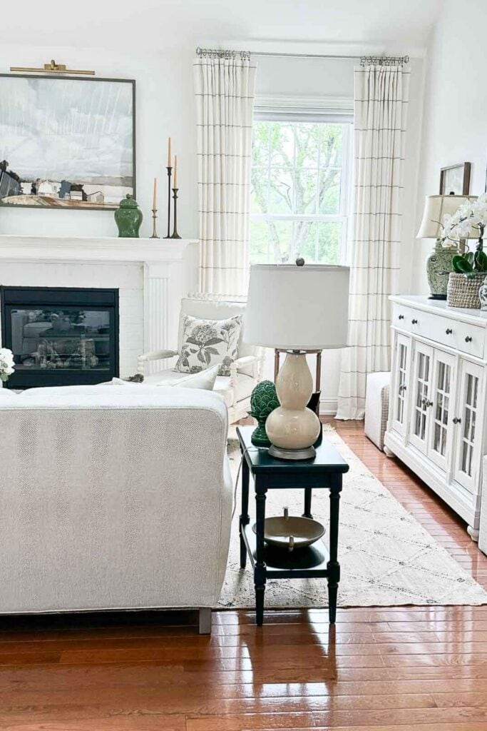 FLOORS IN THE LIVING ROOM