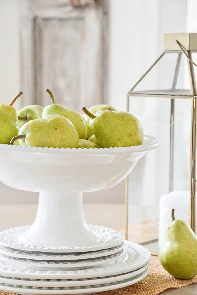 pears in a  white bowl