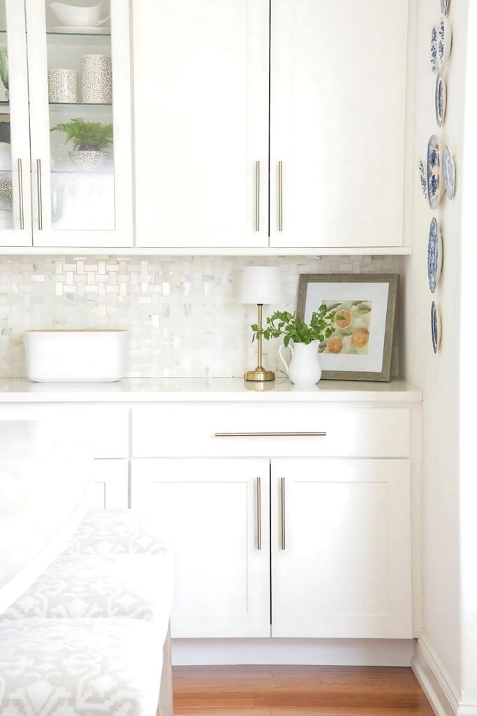 WHITE KITCHEN COUNTERS WITH A PICTURE IN THE CORNER