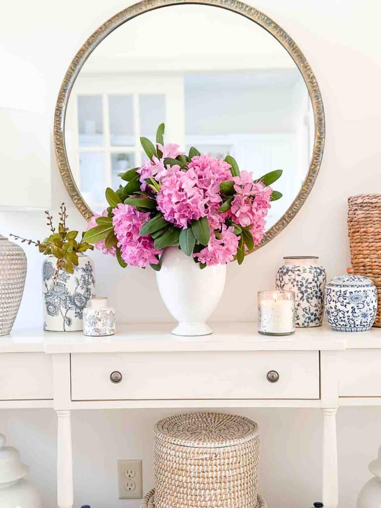 summer foyer ideas- round mirror