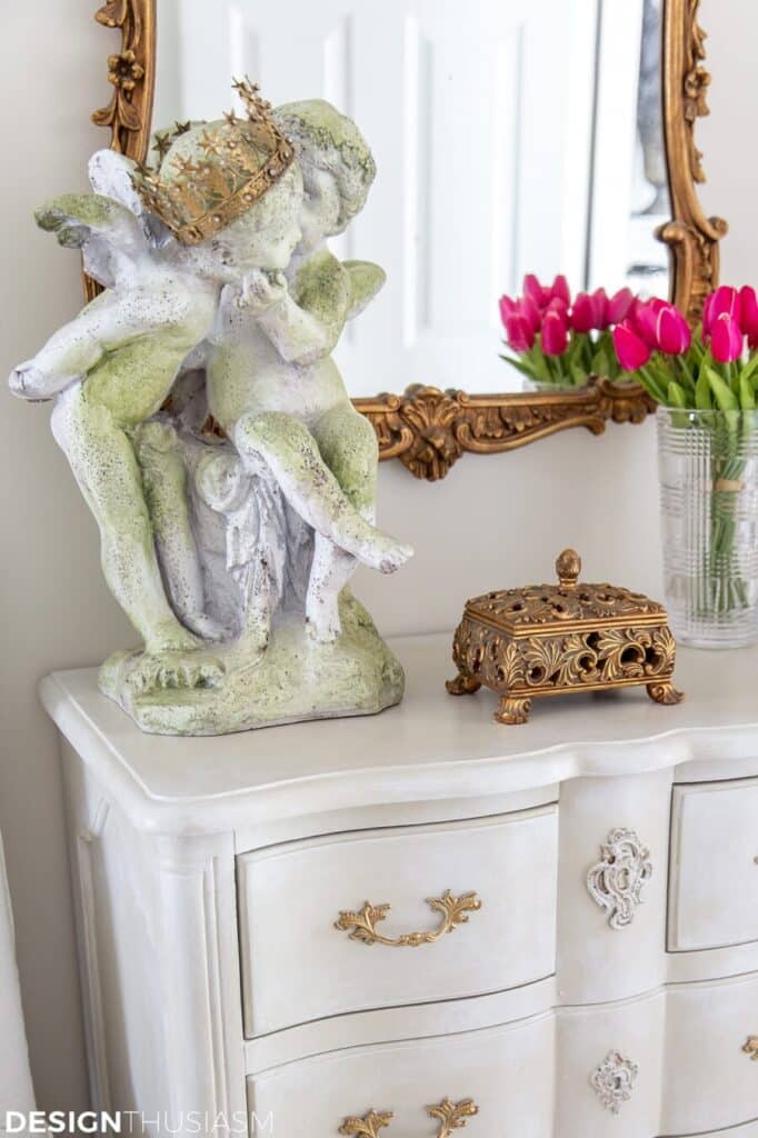 kissing angel garden statue