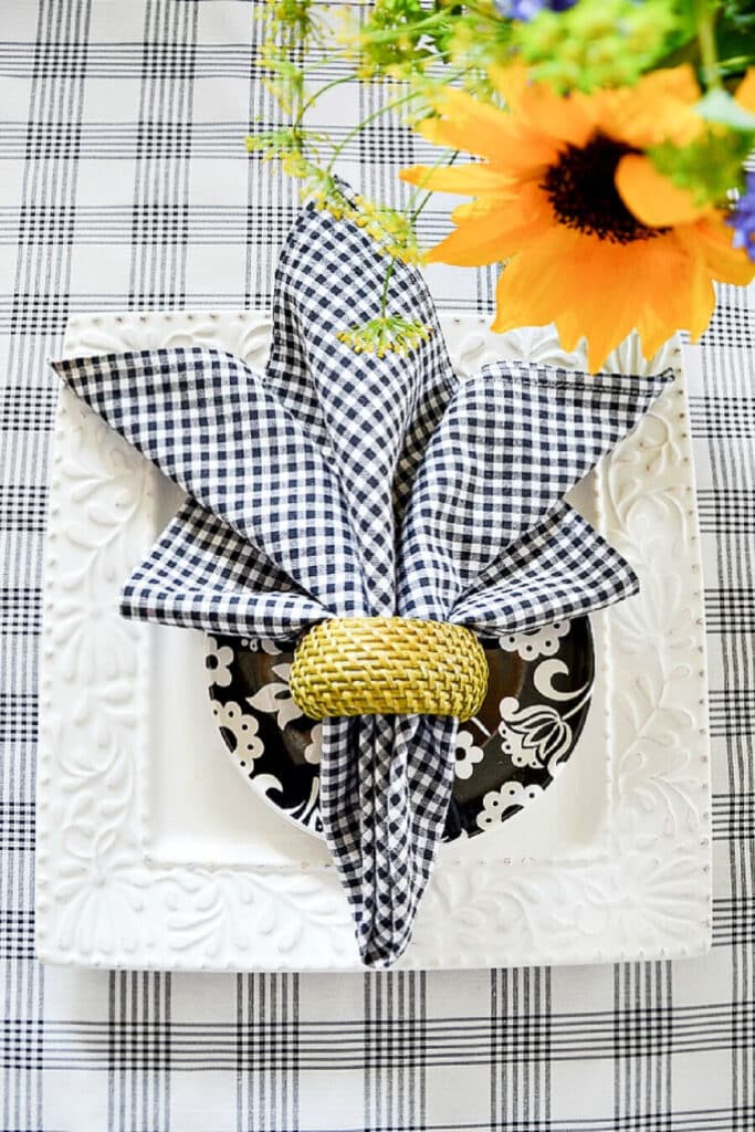 Summer TriFoil Napkin Fold- Summer Ideas