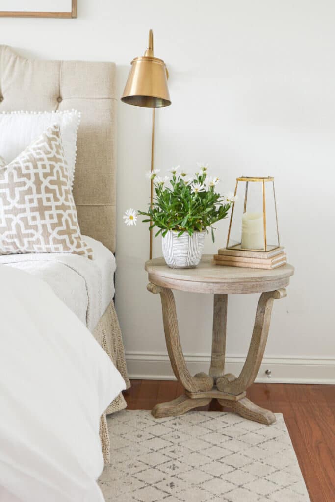 NIGHTSTAND IN A GUEST BEDROOM