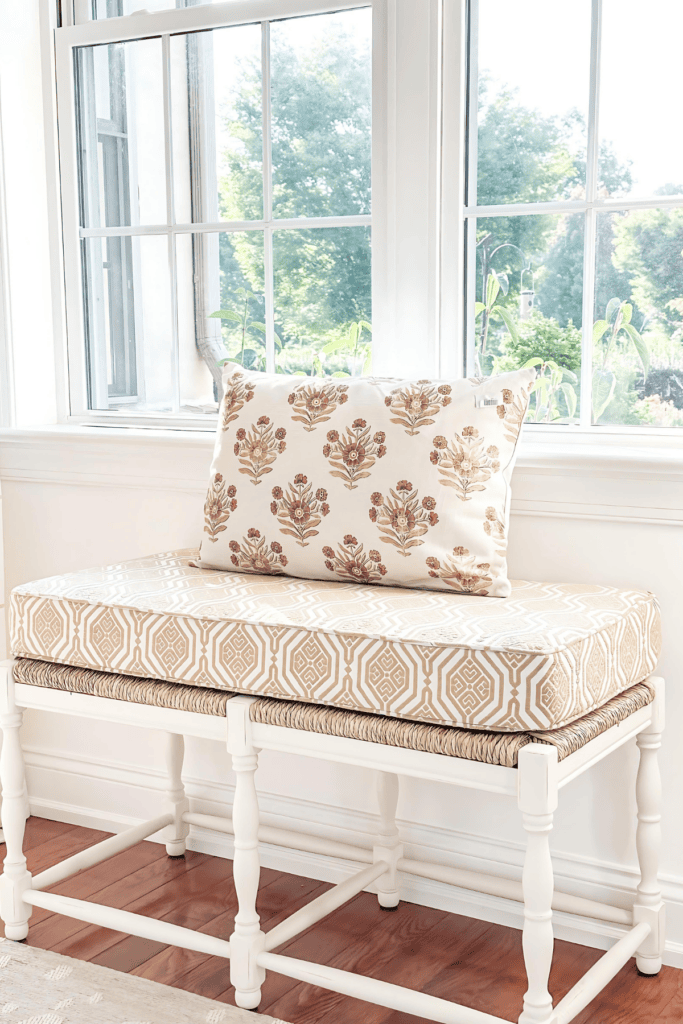 FALL PILLOW ON A BENCH