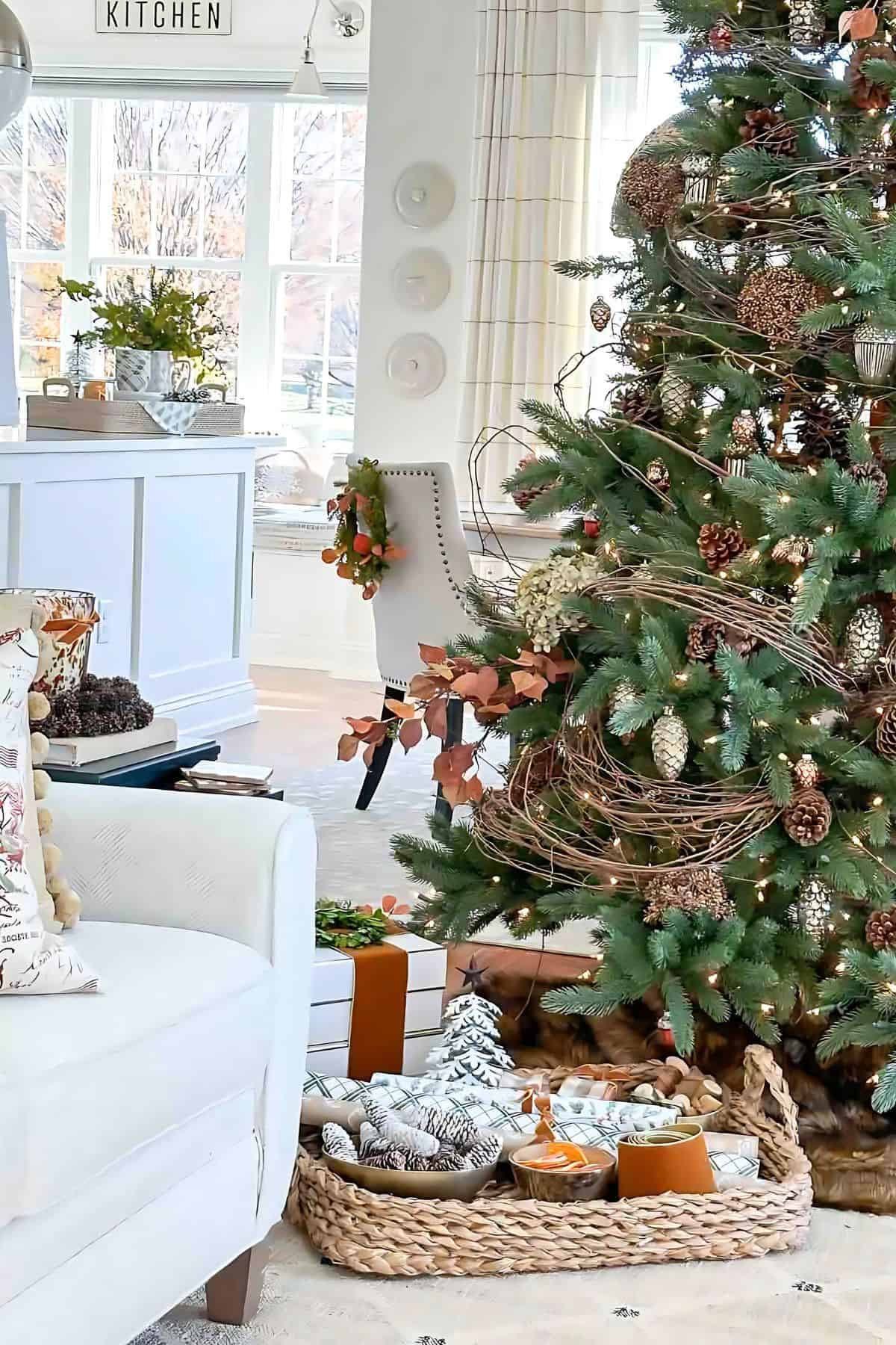 CHRISTMAS TREE IN THE LIVING ROOM