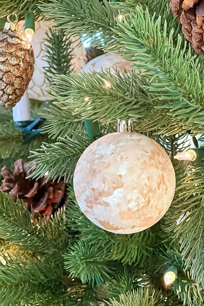 Christmas DIY- distressed Christmas ball on a Christmas tree