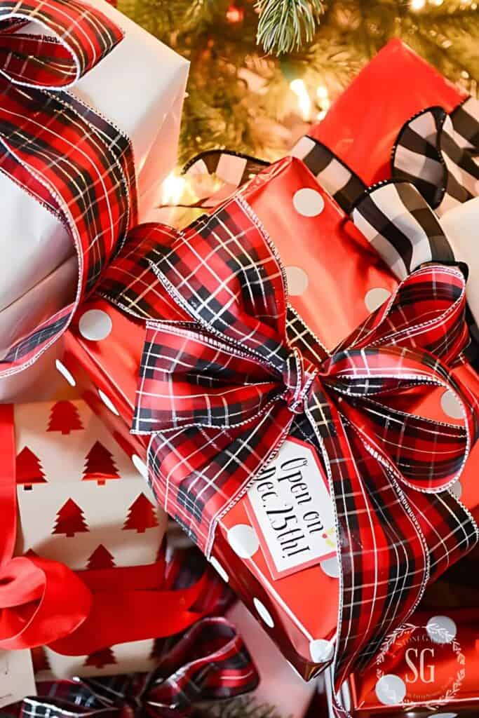 1 Christmas gift with a red plaid bow