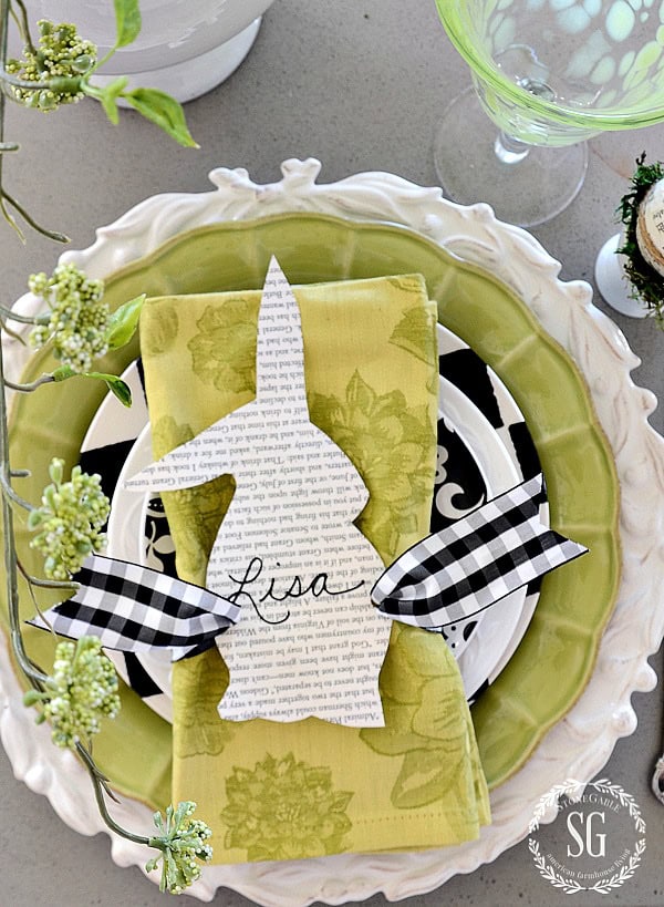 Bunny place card on a green napkin