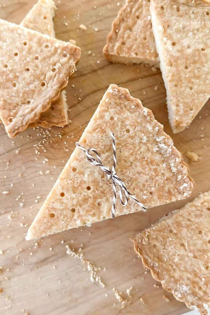 SHORTBREAD COOKIE RECIPE- COOKIES ON A CUTTING BOARD