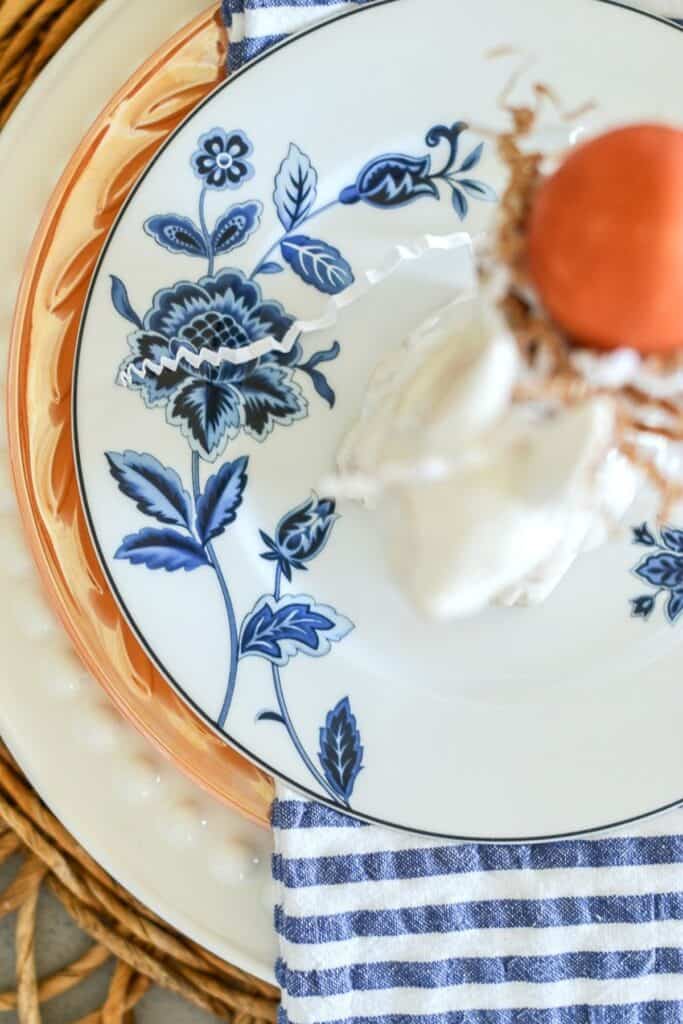 easy-easter-table-decorating-ideas-blue-white-place-setting.jpg