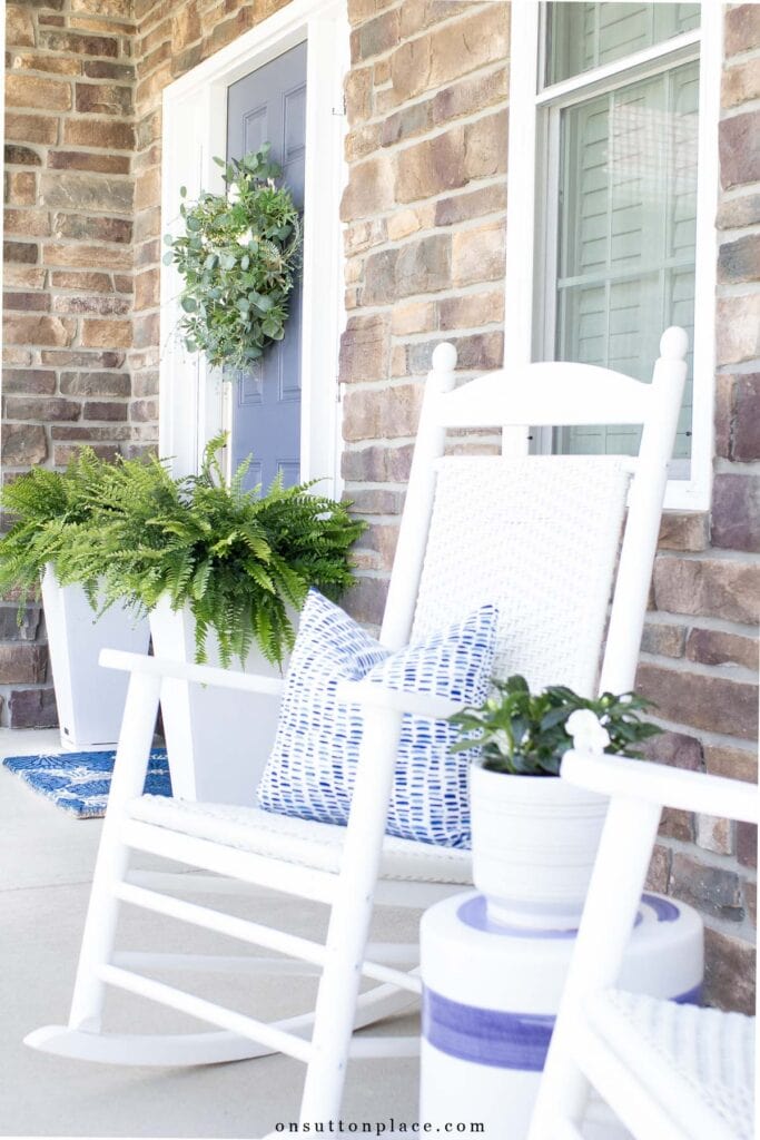 front porch with withe rockers