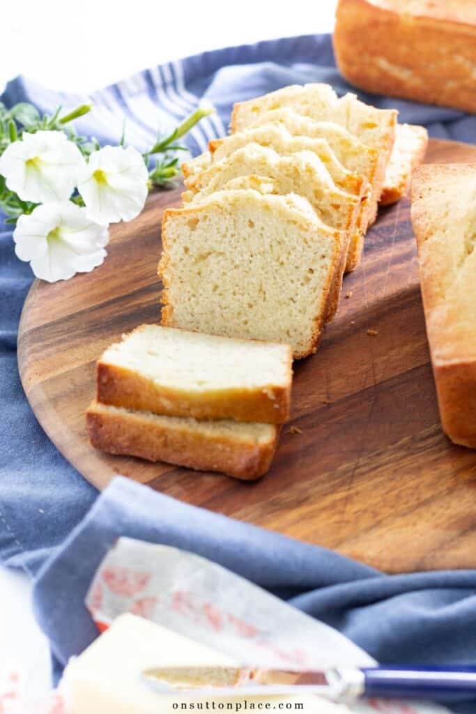 sliced bead on a wooden round