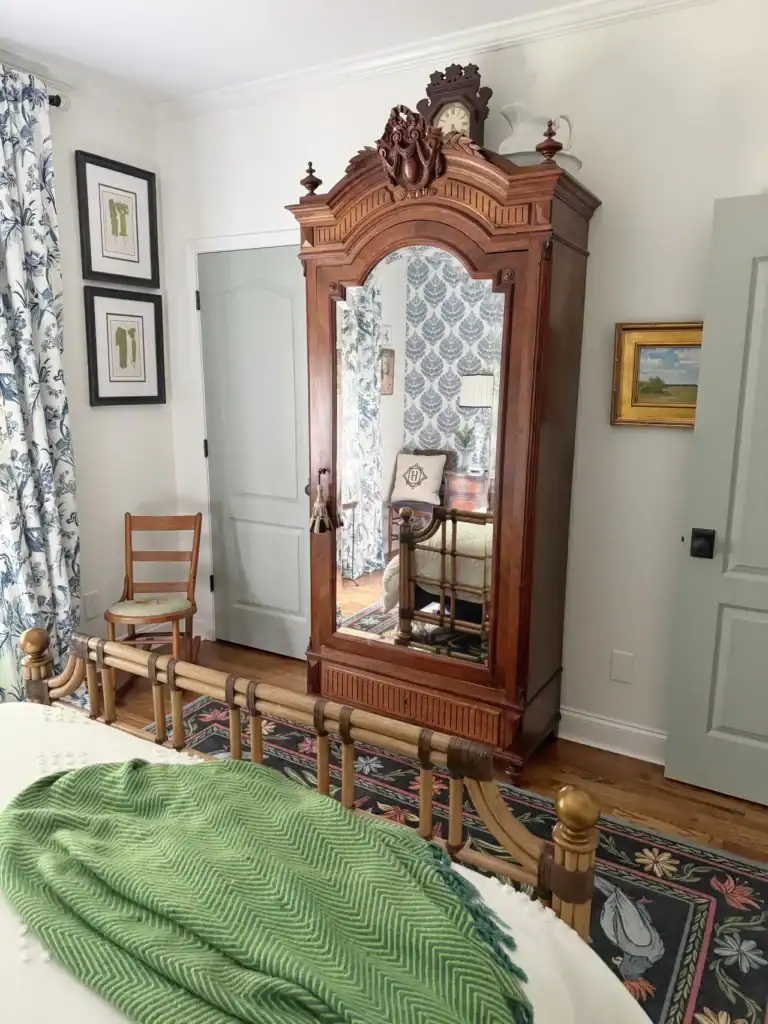 Brown Furniture Making a Comeback