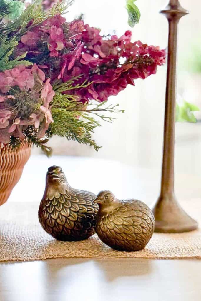 Christmas Tour 2025-partridges under the hydrangea centerpiece
