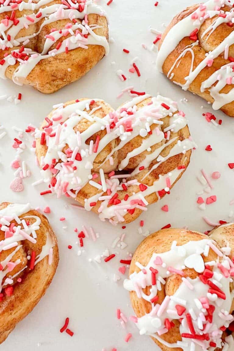 heart shaped cinnamon rolls
