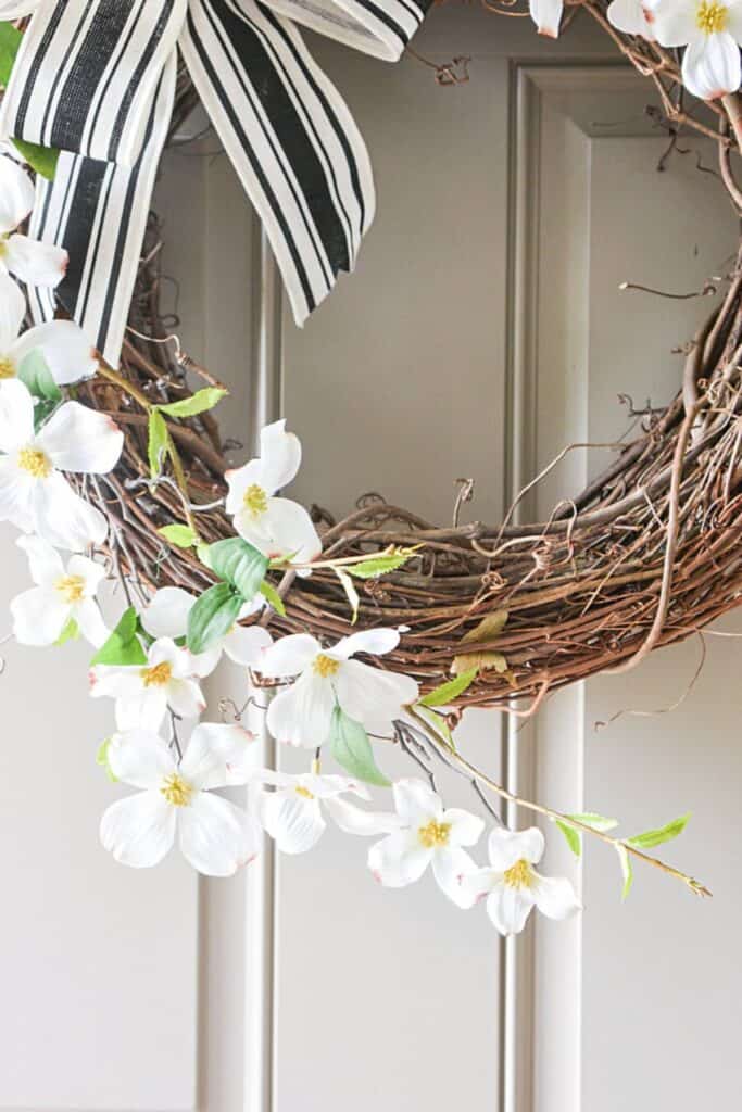 dogwood-wreath-detail-black-white-ribbon-summer