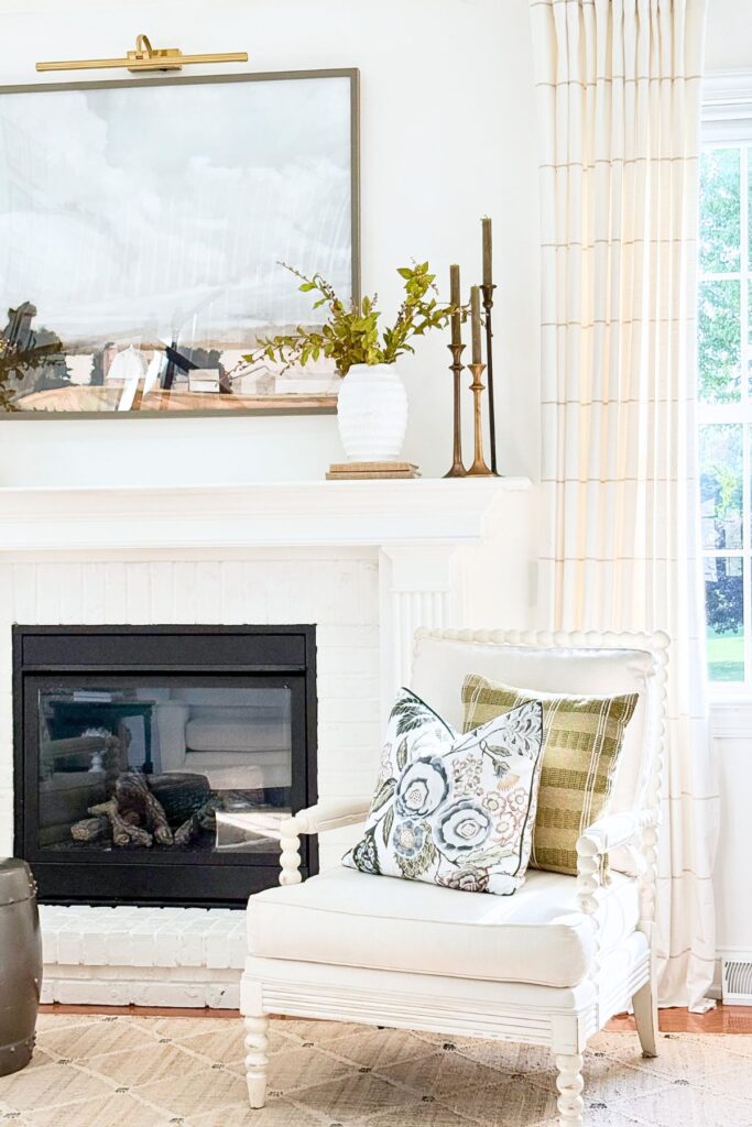 green pillows work with the green ginger jar on the matel