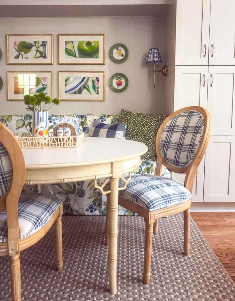BREAKFAST NOOK